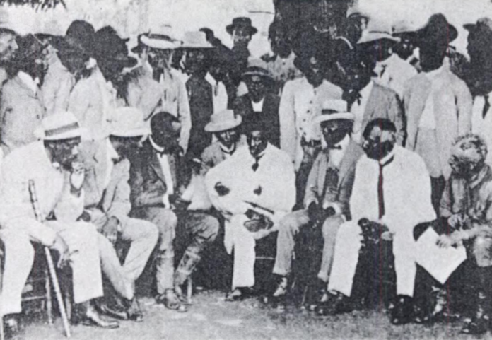 Haiti Peralte photo 1915 avec camarades = pendant négociations avec É-U