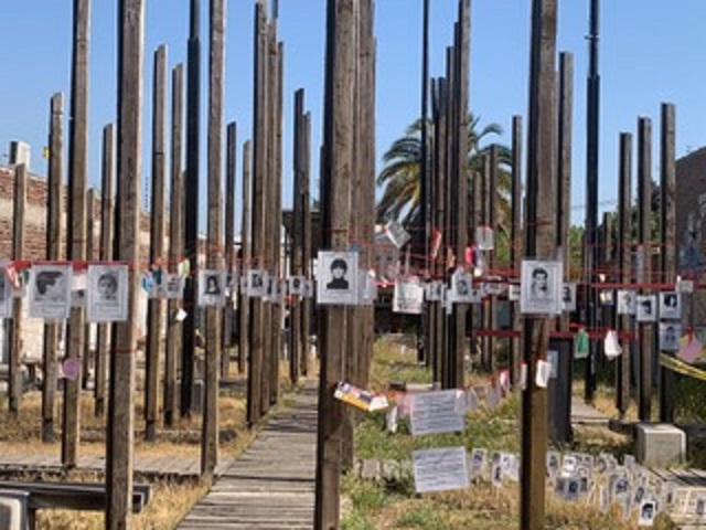 Chili - Lieu de mémoire José Domingo Canas (Nuñoa, Santiago du Chili), avec les photos de détenus-disparus de la dictature. - Pierre Mouterde