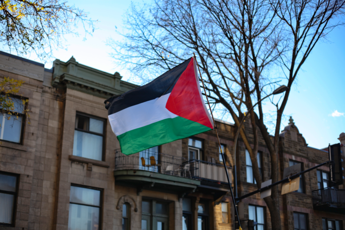 Palestinian_flag_on_Park_avenue_in_Montreal